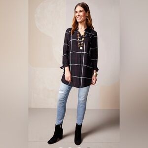 Chico’s Black Plaid Button up Shirt, Long Sleeve, Chico’s size 1 (8/10)